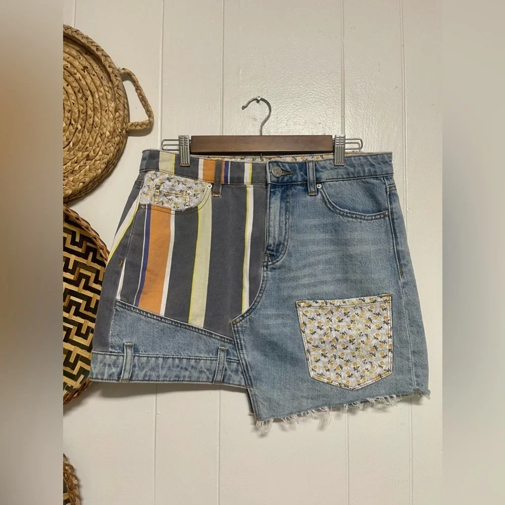 Urban Outfitters O BDG Assymetrical Denim Raw Hem
Patchwork Mini Skirt Size M - Picture 1 of 8